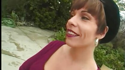 Madura cachonda recibe una cogida con videos porno de trios latinos consolador
